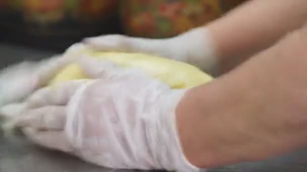 Amasse Farinha Com Mãos Para Fazer Massa Preparação Massa Para — Vídeo de Stock