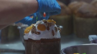 Dekorasyon Tatlı Şeker Şekerleme Renkli boncuklarla serpiştirilmiş.