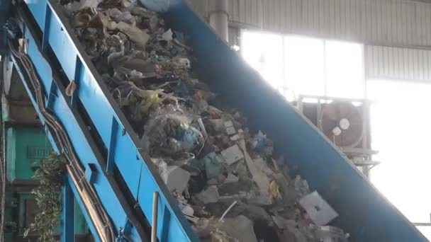 Промышленные линии по переработке твердых бытовых отходов — стоковое видео