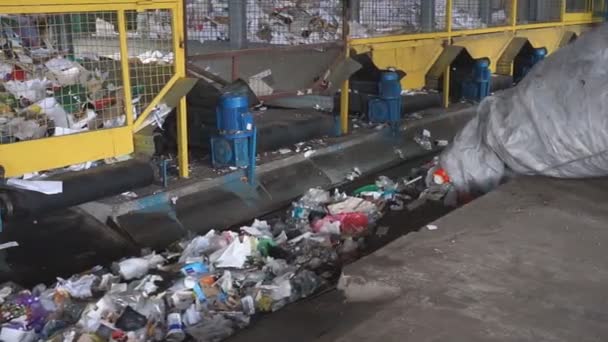 Lignes industrielles de traitement des déchets ménagers solides — Video