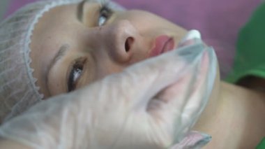Facial injection procedure. Plastic surgery. Blockage of facial muscles. Wrinkle smoothing by injection. Facial rejuvenation procedure.