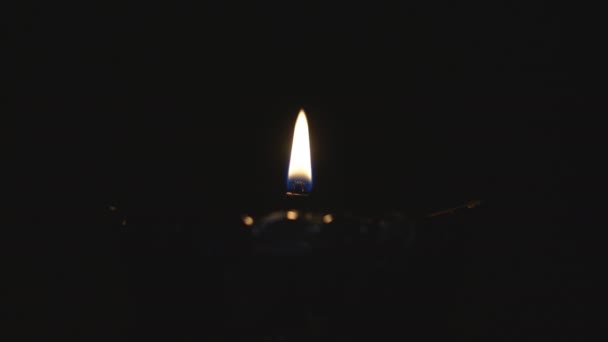 Свечи Горят Православной Церкви Горящие Свечи Стоящие Ряд Церковь Свечи — стоковое видео