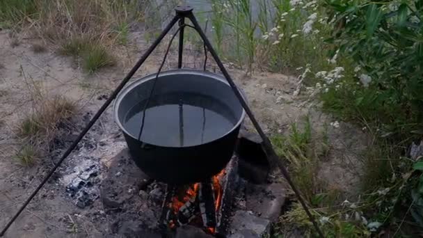 Büyük Balık Çorbasından Yapılan Balık Çorbası Geleneksel Olarak Açık Havada — Stok video