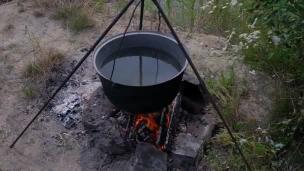 Sopa Pescado Hecha Caldo Pescado Grande Tradicionalmente Cocinado Aire Libre — Vídeos de Stock