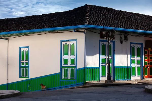 Piękna Ulica Fasady Domów Małego Miasteczka Salento Położonego Regionie Quindio — Zdjęcie stockowe