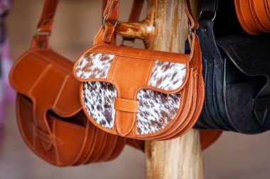 Carriel adındaki geleneksel Kolombiya deri çantası.