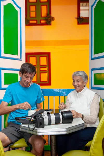 Touristen Beim Kaffeetrinken Salento Einer Wunderschönen Kleinstadt Der Region Quindio — Stockfoto