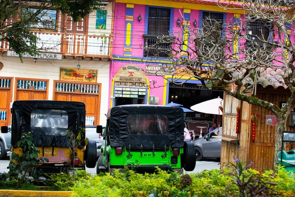 Salento Kolobia Lipiec 2021 Tradycyjne Jeepy Willy Zaparkowane Głównym Placu — Zdjęcie stockowe