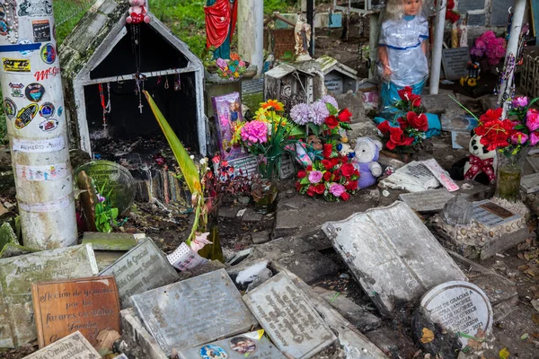 コロンビアのアルメロ 2022年5月 破壊されたアルメロの町で埋葬のオミラ サンチェスの場所 感謝の盾 — ストック写真