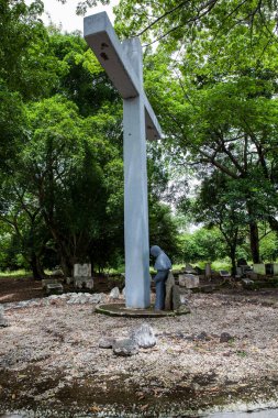 ARMERO, COLOMBIA - Mayıs 2022: 1986 'da Papa 2. John Paul' un 1985 'te Nevado del Ruiz Volkanı' nın neden olduğu Armero trajedisinin anısına dikilen anıt