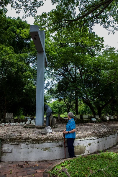 ARMERO, COLOMBIA - Mayıs 2022: 1986 'da Papa 2. John Paul' un 1985 'te Nevado del Ruiz Volkanı' nın neden olduğu Armero trajedisinin anısına dikilen anıt