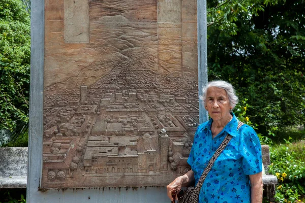 Armero Colombia Maggio 2022 Turista Anziana Visita Monumento Commemorativo Della — Foto Stock