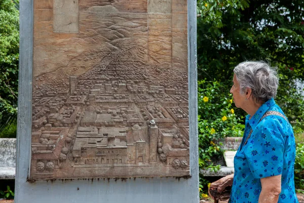 Armero Colombia Maggio 2022 Turista Anziana Visita Monumento Commemorativo Della — Foto Stock