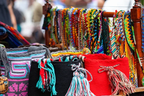 Venta Callejera Mochilas Collares Tradicionales Colombianos Hechos Mano Plaza Caldas —  Fotos de Stock