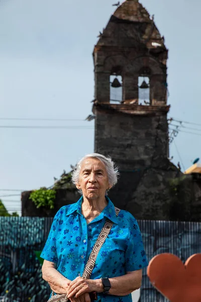 Senior Woman Ruins Convent Santo Domingo City Mariquita — Stockfoto