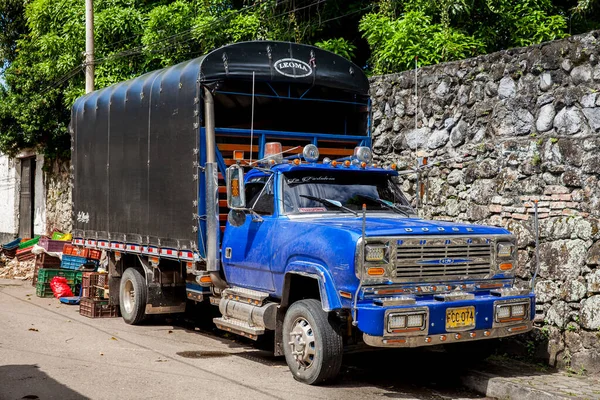 Mariquita Colombia Mayo 2022 Descarga Camión Que Transporta Frutas Verduras — Foto de Stock