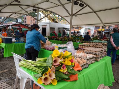 LA CALERA, COLOMBIA - Haziran 2022: Kolombiya 'nın La Calera kasabasındaki çiftçi pazarı