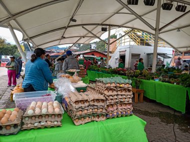 LA CALERA, COLOMBIA - Haziran 2022: Kolombiya 'nın La Calera kasabasındaki çiftçi pazarı