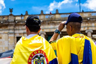 Bogotta, Kolombiya - 26 Eylül 2022. Gustavo Petro hükümetine karşı Bogota Kolombiya 'da barışçıl protesto yürüyüşleri. Yeni Kolombiya hükümetinin yasa reformlarına karşı yürüdü.