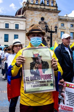 Bogotta, Kolombiya - 26 Eylül 2022. Gustavo Petro hükümetine karşı Bogota Kolombiya 'da barışçıl protesto yürüyüşleri. Yeni Kolombiya hükümetinin yasa reformlarına karşı yürüdü.
