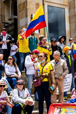 Bogotta, Kolombiya - 26 Eylül 2022. Gustavo Petro hükümetine karşı Bogota Kolombiya 'da barışçıl protesto yürüyüşleri. Yeni Kolombiya hükümetinin yasa reformlarına karşı yürüdü.