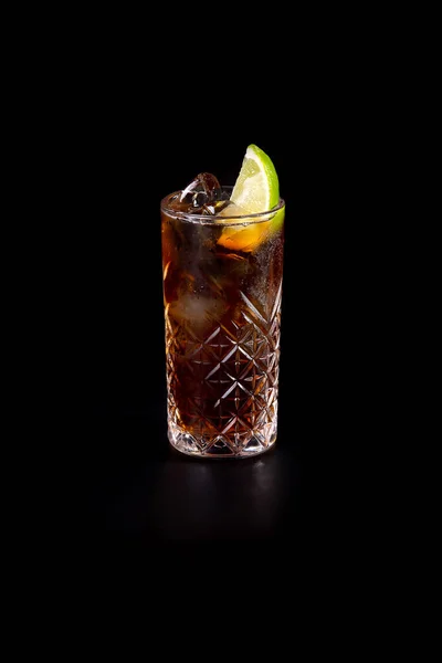 Aperitif Een Verfrissende Cocktail Van Limonade Gemaakt Van Citrusschijfjes Frisdrank — Stockfoto