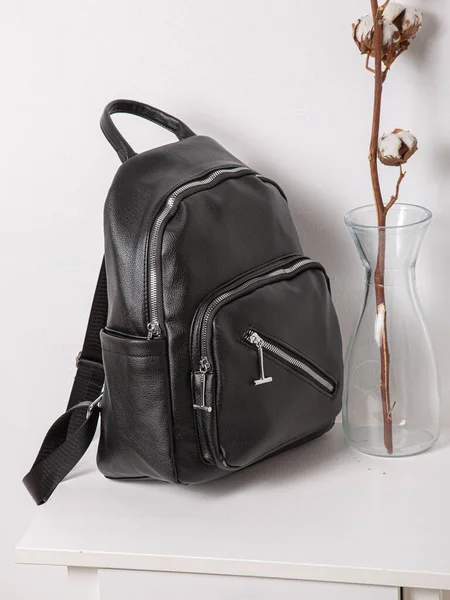 Mochila Negra Con Tirantes Con Cremalleras Bolsa Para Cosas Accesorios — Foto de Stock