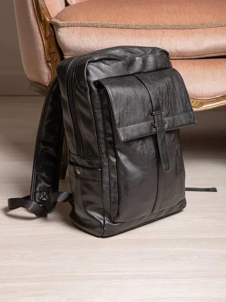 Schwarze Rucksacktasche Mit Riemen Und Reißverschlüssen Tasche Für Dinge Accessoires — Stockfoto