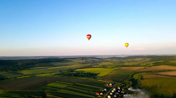 Aerial view Balloons arriving at sunset in a picturesque area. V — Photo