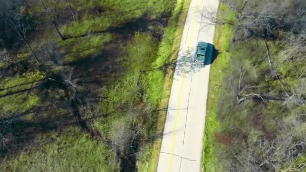 Aerial Top View Car Driving Narrow Park Road Travel Car — Vídeos de Stock