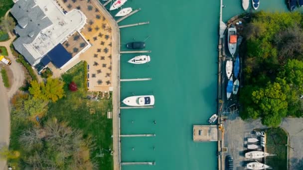 Widok Góry Tort Zaparkowany Jacht Nad Jeziorem Michigan Łodzie Porcie — Wideo stockowe