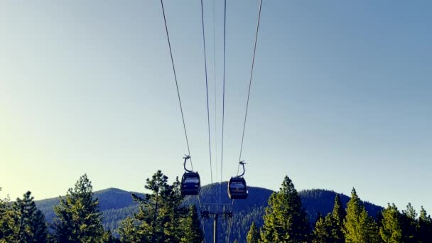 Kaliforniya 'da kablolu araba, turist rotası ve dağa tırmanma. Tahoe Gölü, Kaliforniya 'daki Gondollar.