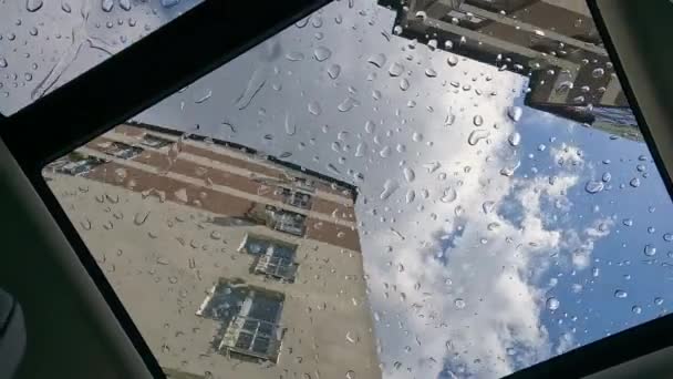 Raindrops Glass Panoramic Roof Moving Car View Bottom Top Car — ストック動画