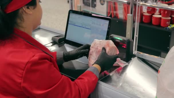 Cashier Supermarket Checkout Scans Bar Code Product Seller Enters Information — Vídeos de Stock