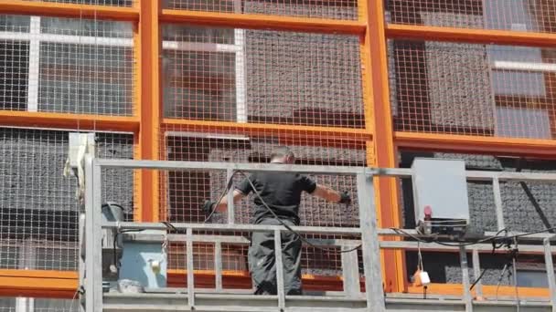 Builder Lift Installs Protective Metal Mesh Facade House Decoration Facade — Stock video