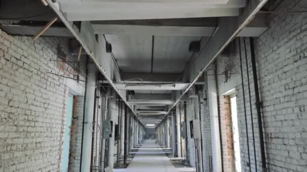 Ceiling Abandoned Room Need Repair Restoration Long Corridor Old Ruined — Stockvideo