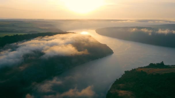 Morgonens Sommarlandskap Flygfoto Från Höjd Soluppgången Landskapet Över Floden Dimma — Stockvideo
