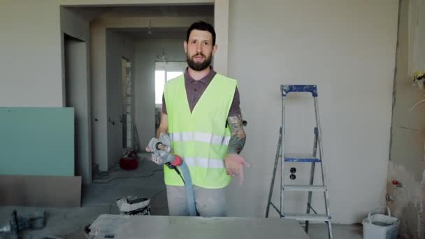 Maestro Constructor Que Está Llevando Cabo Los Trabajos Reparación Habitación — Vídeos de Stock