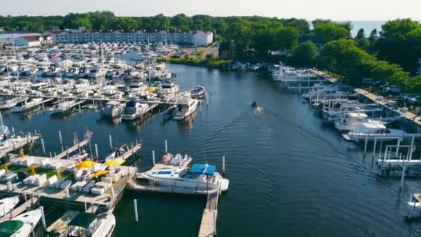 Luftaufnahme Des Hafens Mit Booten Yachtparkplatz Marina Lot Jacht Und — Stockvideo