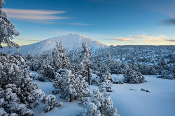 Coucher Soleil Sous Montagne Sniezka Karkonosze Pendant Hiver Pologne — Photo