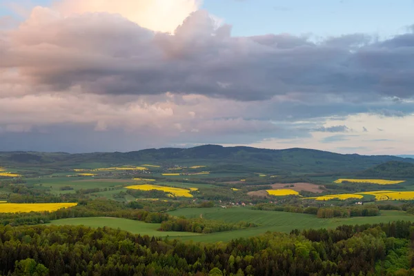 Widok Góry Kaczawskie Sudetach Podczas Zachodu Słońca Wiosną Polsce — Zdjęcie stockowe