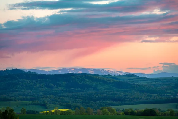 Widok Karkonosze Kaczawskich Gór Podczas Wiosennego Zachodu Słońca Polska — Zdjęcie stockowe