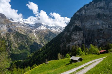 İsviçre 'deki Lauterbrunnen' den Jungfrau dağının muhteşem manzarası