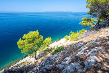 Hırvatistan 'ın Dalmaçya kentindeki Makarska' da Adriyatik Denizi 'nin inanılmaz kıyıları