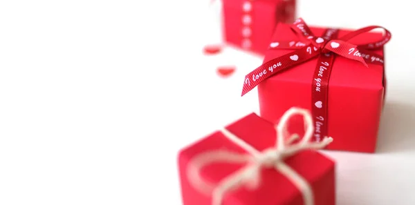 Κόκκινα Κουτιά Δώρου Για Την Ημέρα Του Αγίου Βαλεντίνου Κορδέλα — Φωτογραφία Αρχείου