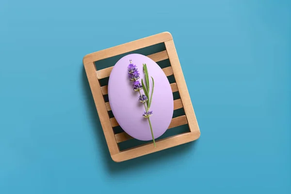 Lavendeltvål på träfat. Kopiera utrymme — Stockfoto