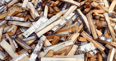 Birch arka planında doğranmış odun yığını, doku
