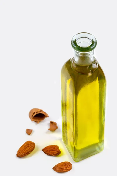 Mandel olja på flaska med mandel runt — Stockfoto