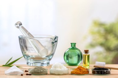 Doğal malzemeli ev yapımı diş macununun hazırlanması