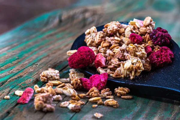 Mezcla cereales ecológicos con cereales frutas rojas —  Fotos de Stock